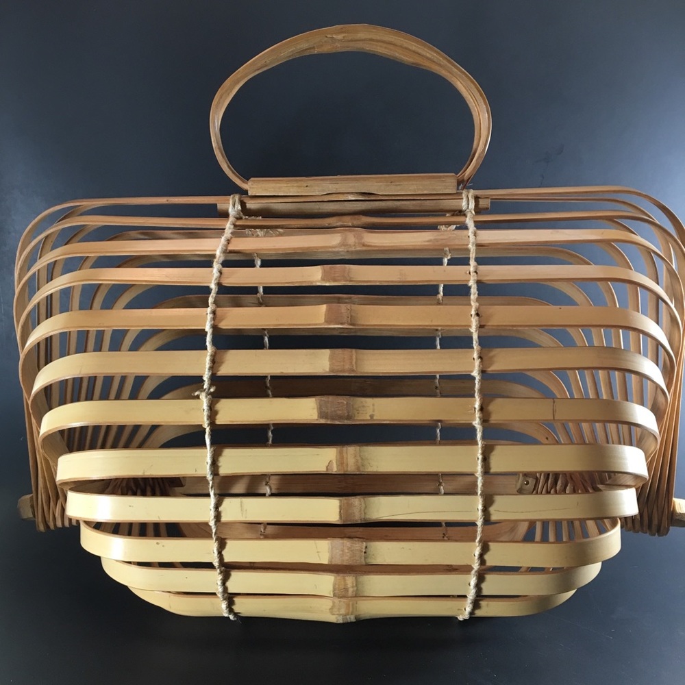 🔥🔥 Classic Vintage 🔥🔥Bamboo Collapsable Cage Purse